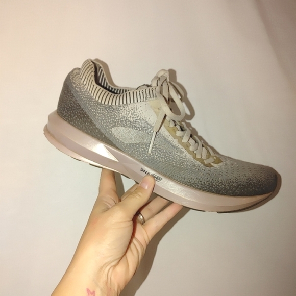 Brooks Levitate 2 Gray Rose Gold Pink Running‎ Shoe Size 10 - Picture 1 of 11